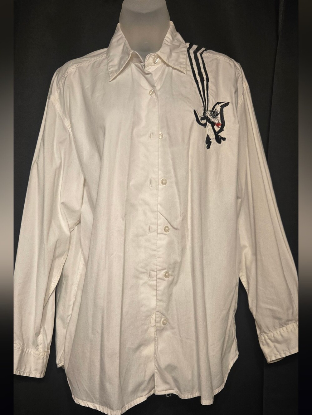 Vintage 90s Warner Bros Studio Store Pepe Le Pew Embroidered Button Up Shirt